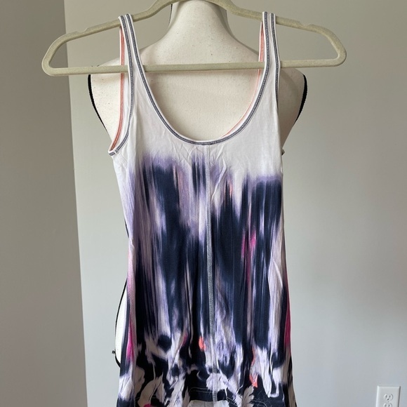 Lululemon size 2 tank top water color brush design - Picture 11 of 11